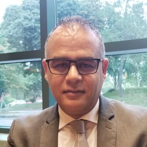 Faouzi, Spécialiste en services financiers