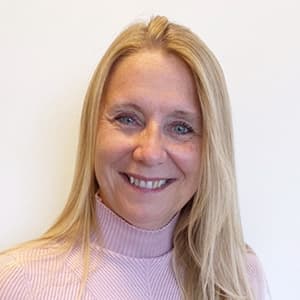 France, Senior Financial Services Specialist