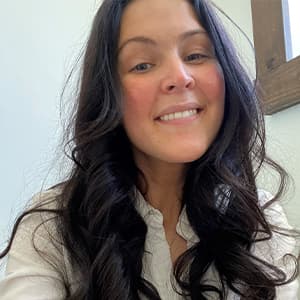 Kayla, Spécialiste principale en services financiers