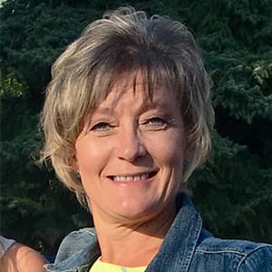 Leena, Senior Financial Advisor