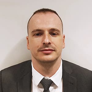 Dmitriy, Financial Services Specialist